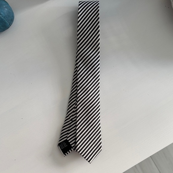 Sir of Sweden Black and White Diagonal 100% Silk Striped Tie Unisex - Picture 1 of 5